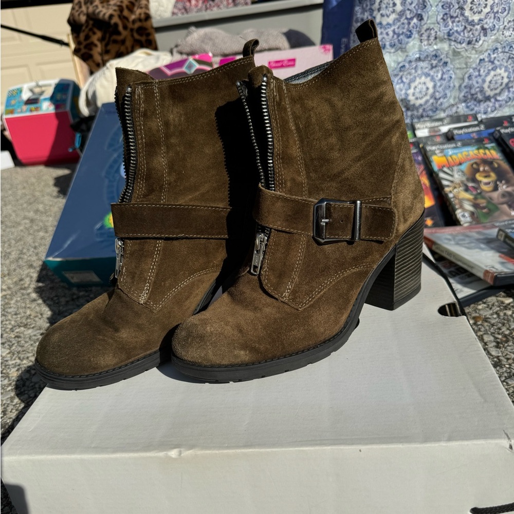 Aldo suede Khaki Booties. Jarka-44